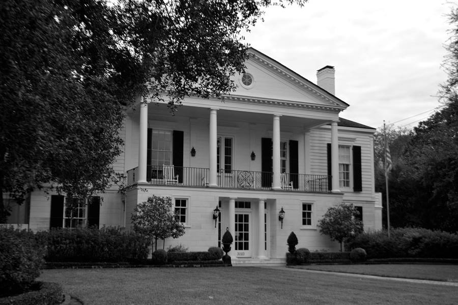 Residential property with large shade trees in Marietta, Georgia